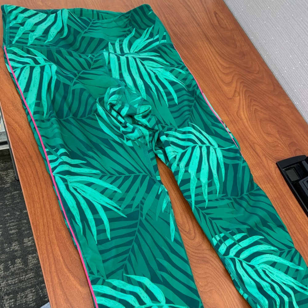 Cropped medium sized leggings from Old Navy.